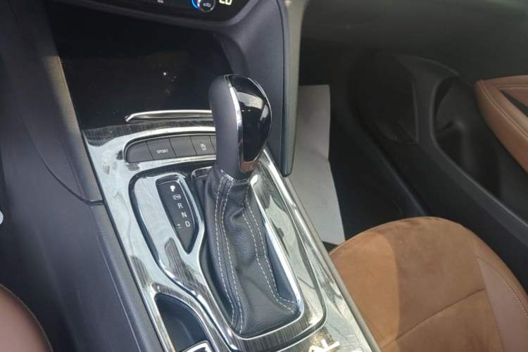 Used Buick Regal 2019 20T Elite Version China VI Standard Gear Lever