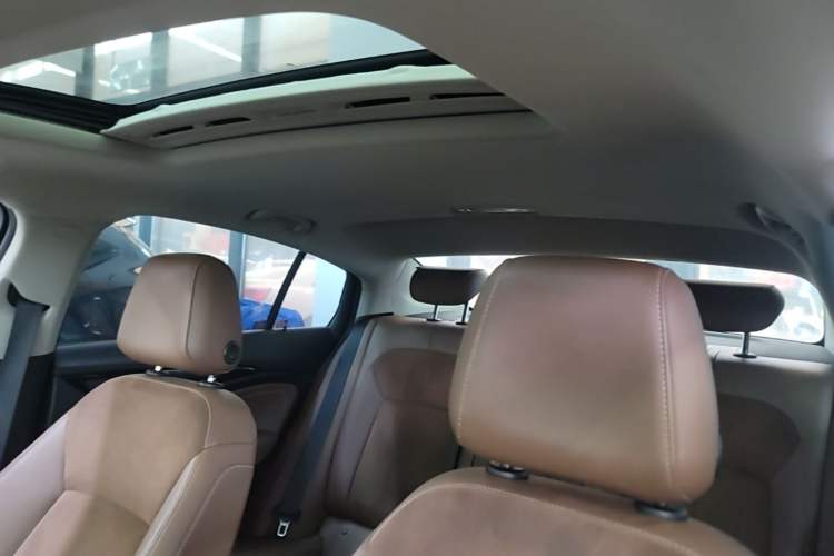 Used Buick Regal 2019 20T Elite Version China VI Standard Headliner