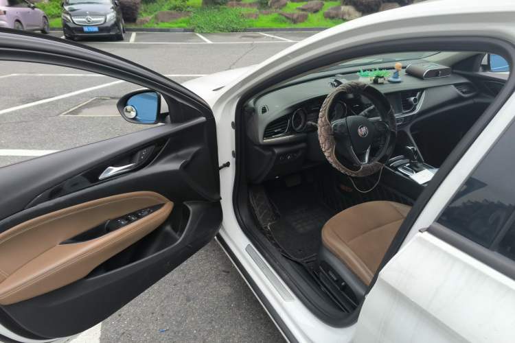 Used Buick Regal 2019 20T Elite Version China VI Standard Interior 3