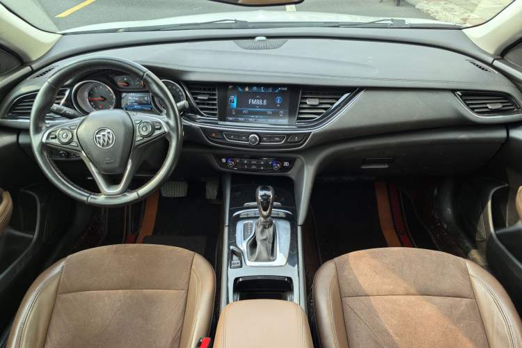 Used Buick Regal 2019 20T Elite Version China VI Standard Interior 3