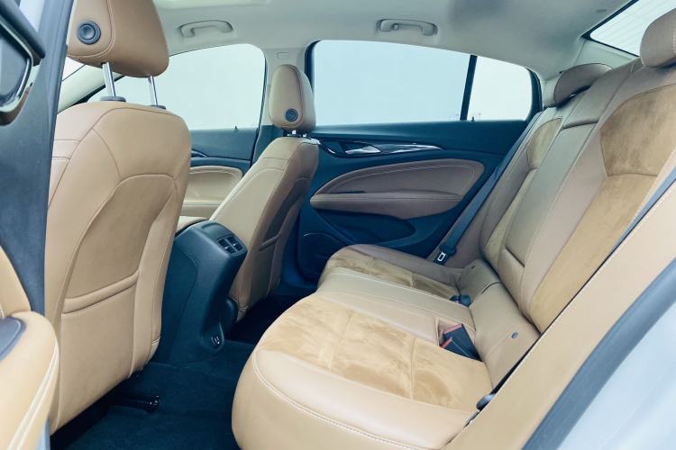 Used Buick Regal 2019 20T Elite Version China VI Standard Interior 4