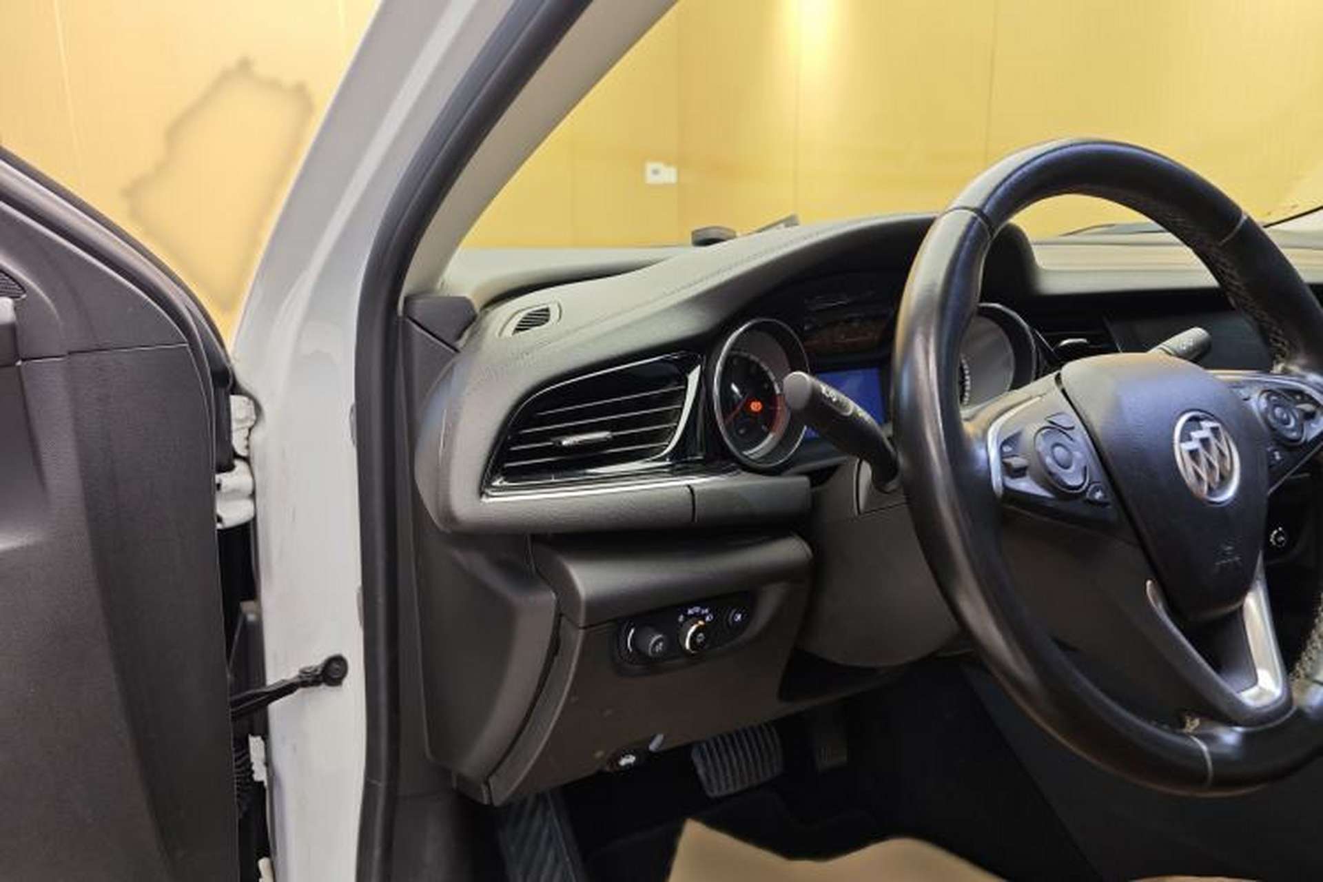 Used Buick Regal 2019 20T Luxury Model China VI Standard Interior 9