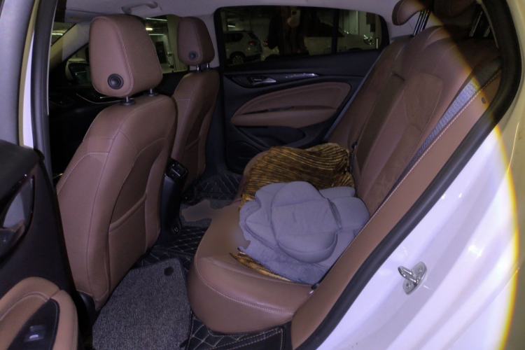 Used Buick Regal 2019 Revised 20T Luxury Version China VI Standard Left Rear Seat