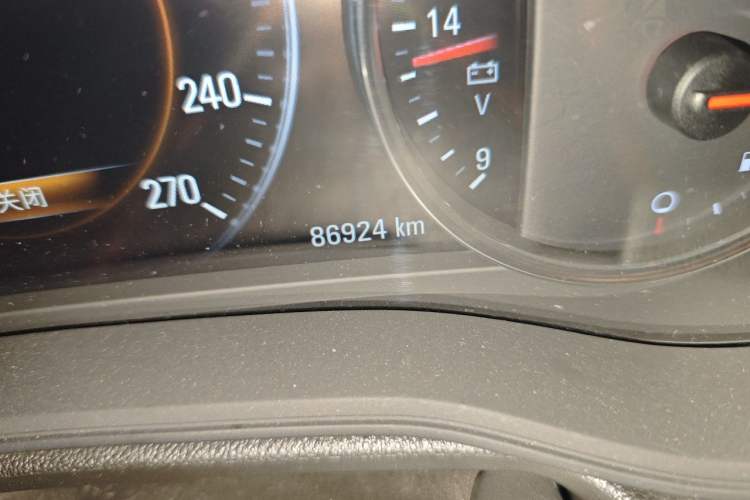 Used Buick Regal 2019 28T Luxury Edition China VI Odometer Close Up