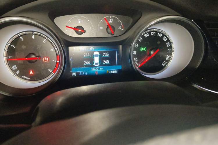 Used Buick Regal 2019 20T Luxury Model China VI Standard Odometer Close Up
