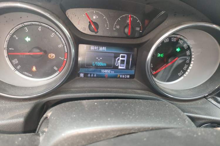Used Buick Regal 2019 20T Elite Version China VI Standard Odometer Close Up