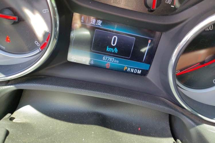 Used Buick Regal 2019 20T Elite Version China VI Standard Odometer Close Up