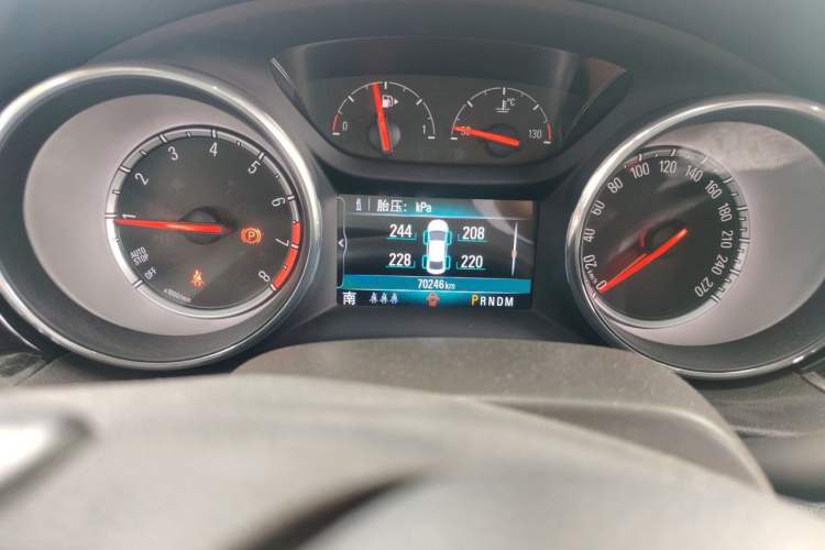 Used Buick Regal 2019 20T Elite Version China VI Standard Odometer Close Up