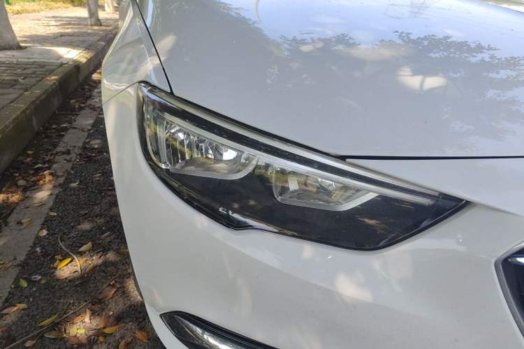 Used Buick Regal 2019 20T Elite Version China VI Standard Right Front Headlight