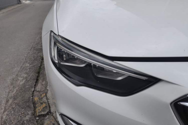Used Buick Regal 2019 20T Elite Version China VI Standard Right Front Headlight
