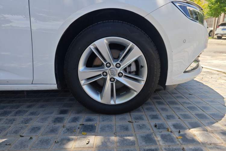 Used Buick Regal 2019 Revised 20T Luxury Version China VI Standard Right Front Wheel Hub