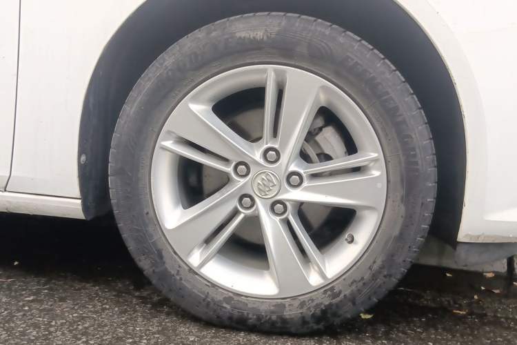 Used Buick Regal 2019 20T Elite Version China VI Standard Right Front Wheel Hub