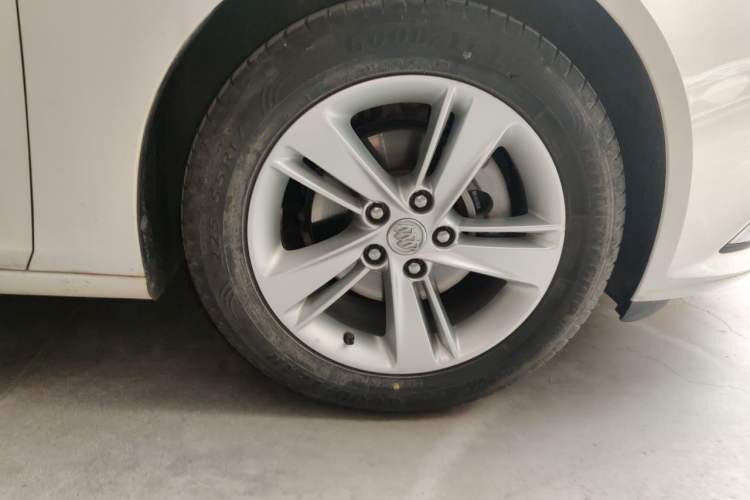 Used Buick Regal 2019 20T Elite Version China VI Standard Right Front Wheel Hub