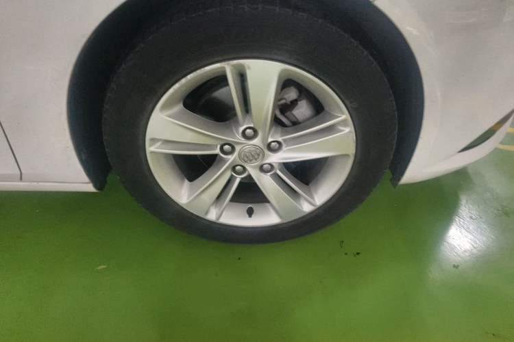 Used Buick Regal 2019 20T Elite Version China VI Standard Right Front Wheel Hub
