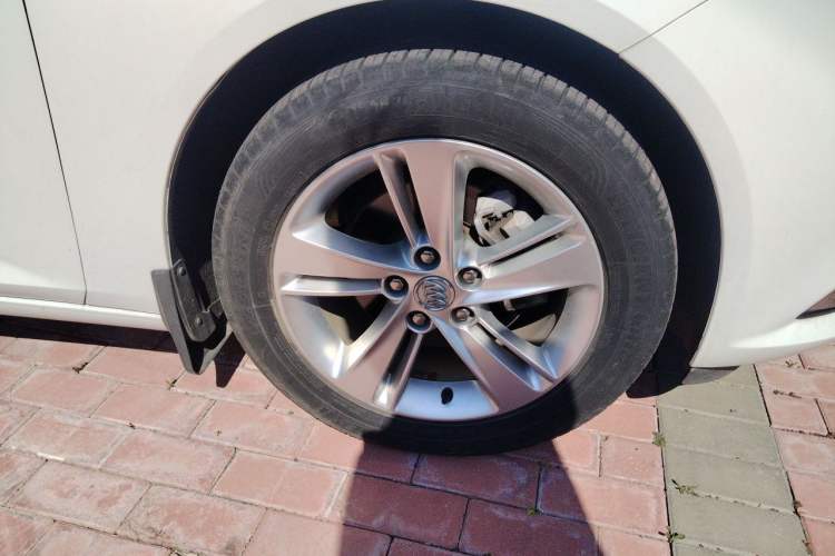 Used Buick Regal 2019 20T Elite Version China VI Standard Right Front Wheel Hub