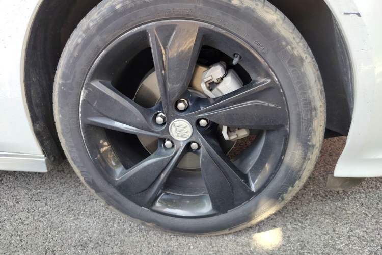 Used Buick Regal 2019 20T Elite Version China VI Standard Right Front Wheel Hub