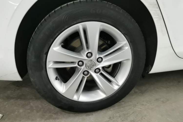 Used Buick Regal 2019 20T Elite Version China VI Standard Right Rear Wheel Hub