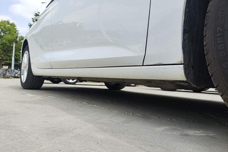 Used Buick Regal 2019 Revised 20T Luxury Version China VI Standard Right Side Sill