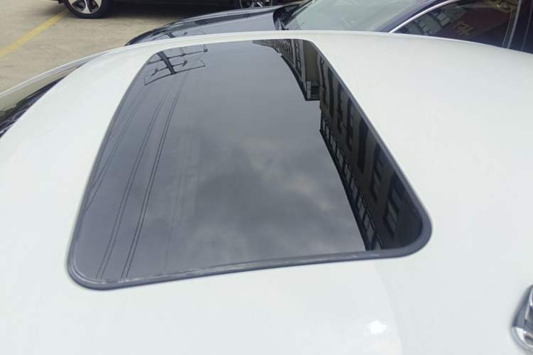 Used Buick Regal 2019 28T Luxury Edition China VI Roof