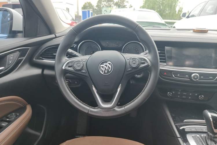 Used Buick Regal 2019 Revised 20T Luxury Version China VI Standard Steering Wheel