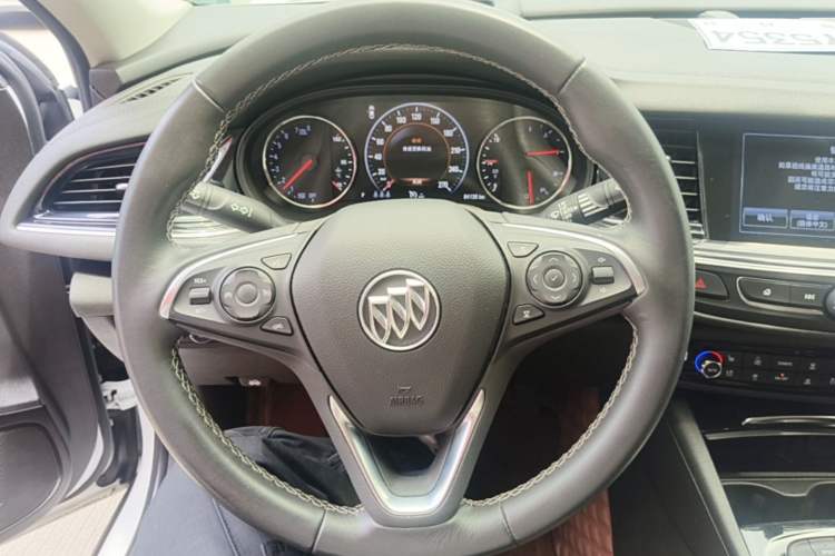 Used Buick Regal 2019 28T Luxury Edition China VI Steering Wheel