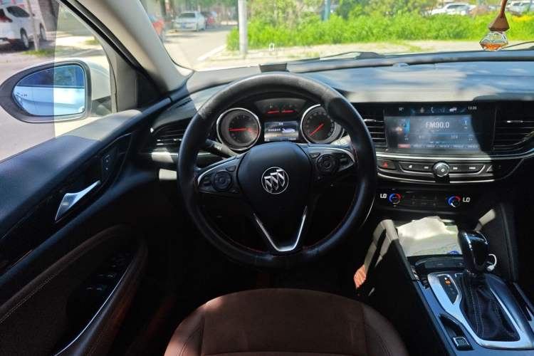 Used Buick Regal 2019 Revised 20T Luxury Version China VI Standard Steering Wheel