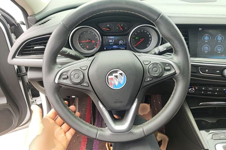 Used Buick Regal 2019 Revised 20T Luxury Version China VI Standard Steering Wheel