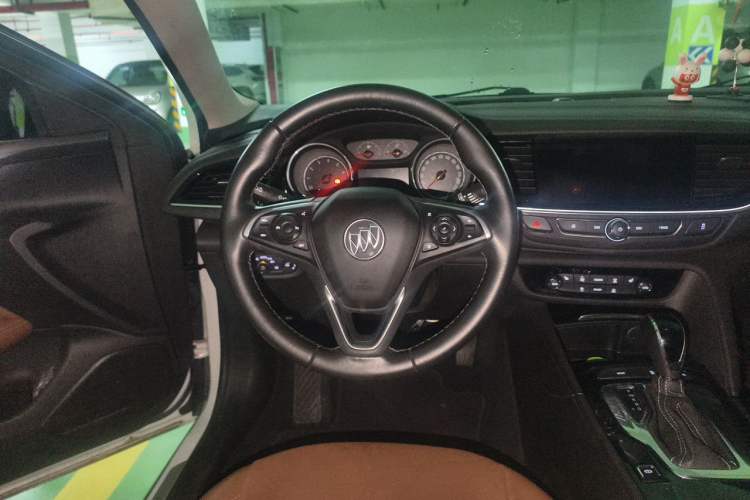 Used Buick Regal 2019 20T Elite Version China VI Standard Steering Wheel