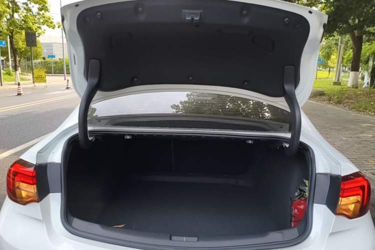 Used Buick Regal 2019 20T Elite Version China VI Standard Trunk