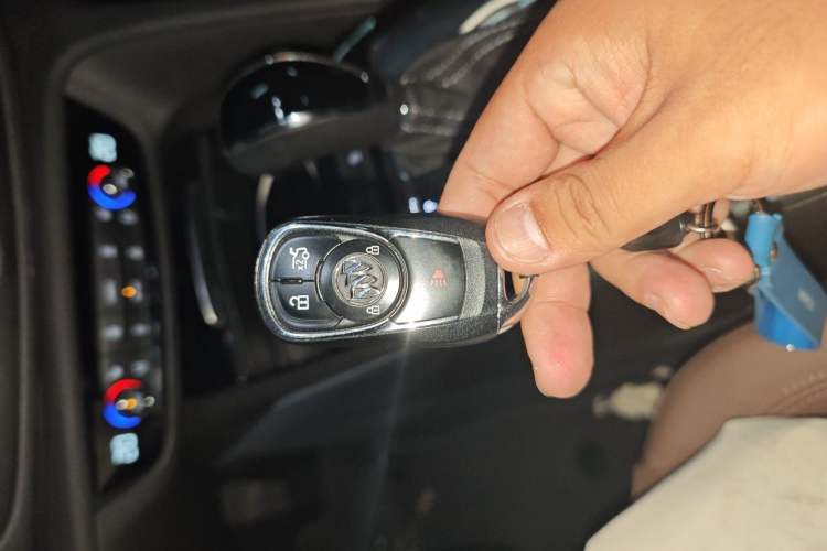 Used Buick Regal 2019 28T Luxury Edition China VI Vehicle Key
