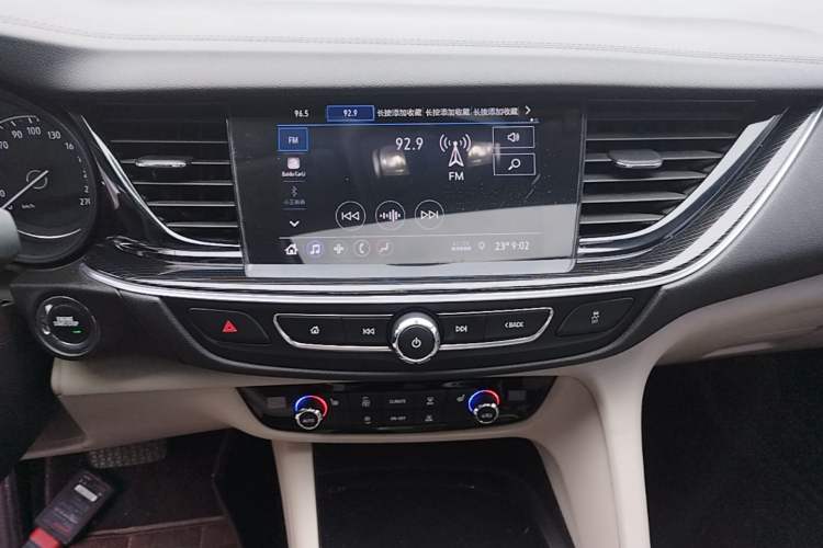 Used Buick Regal 2020 552T Elite Edition Audio And AC Panel