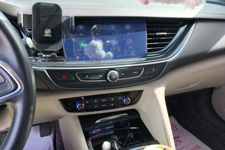 Used Buick Regal 2020 552T Elite Edition Audio And AC Panel