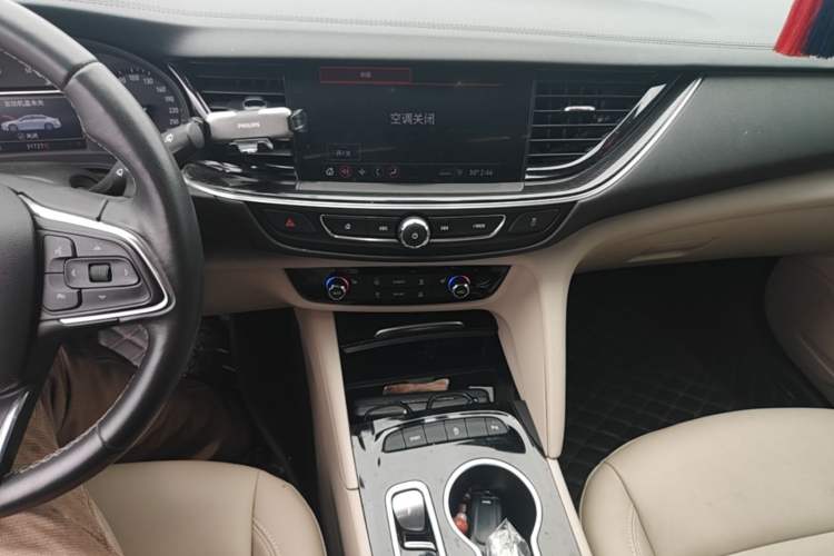 Used Buick Regal 2020 552T Elite Edition Audio And AC Panel