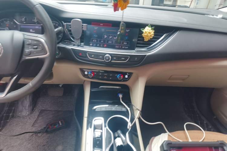 Used Buick Regal 2020 552T Elite Edition Audio And AC Panel