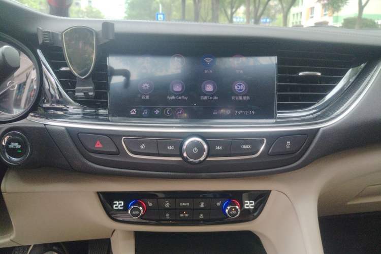 Used Buick Regal 2020 552T Elite Edition Audio And AC Panel