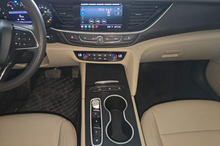 Used Buick Regal 2020 552T Elite Edition Audio And AC Panel