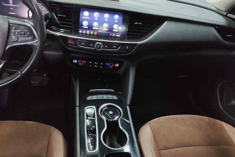 Used Buick Regal 2020 552T Luxury Version Audio And AC Panel