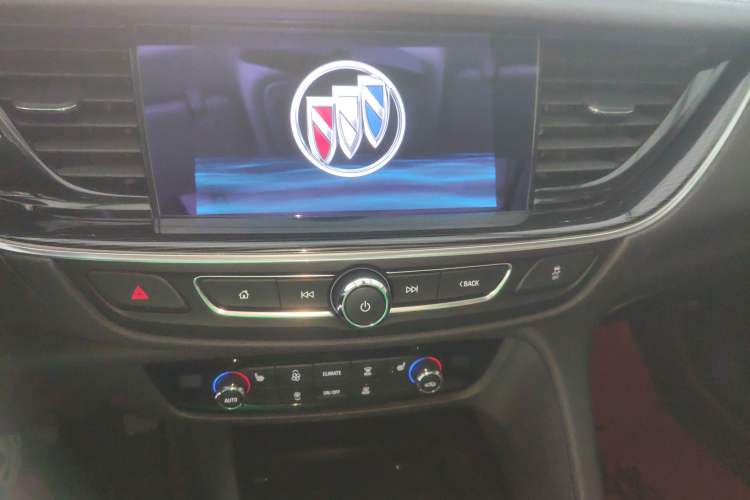 Used Buick Regal 2020 552T Luxury Version Audio And AC Panel