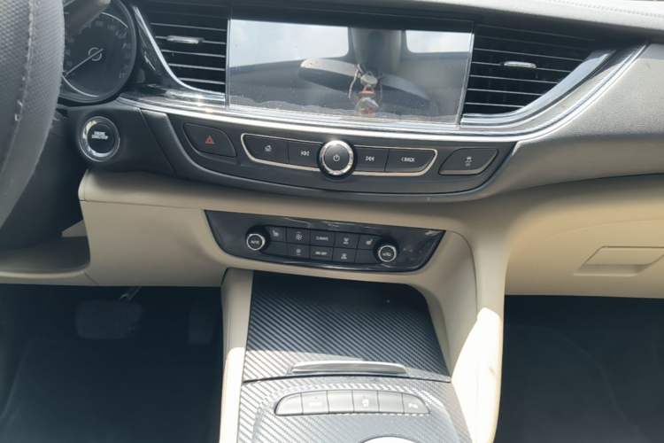 Used Buick Regal 2020 552T Elite Edition Audio And AC Panel