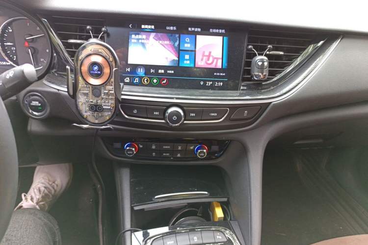 Used Buick Regal 2020 552T Luxury Version Audio And AC Panel