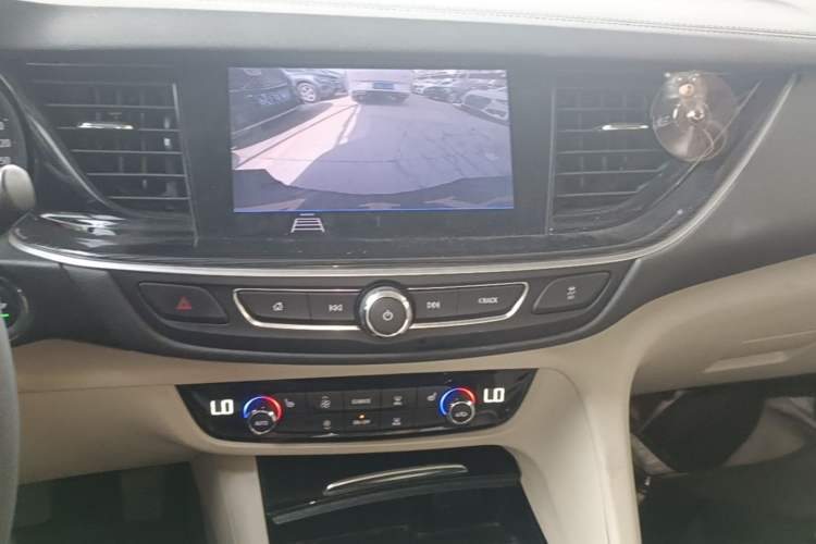 Used Buick Regal 2020 552T Elite Edition Audio And AC Panel