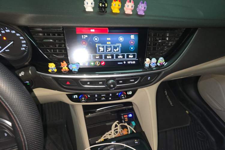 Used Buick Regal 2020 552T Elite Edition Audio And AC Panel