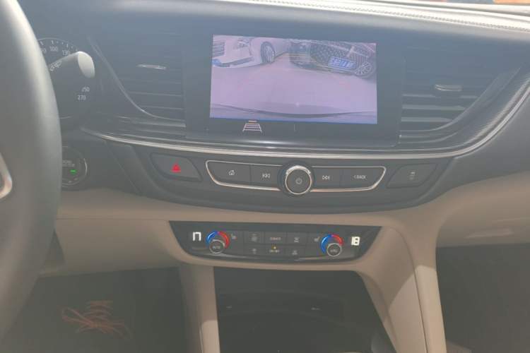 Used Buick Regal 2020 552T Elite Edition Audio And AC Panel