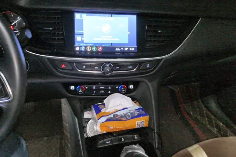 Used Buick Regal 2020 552T Luxury Version Audio And AC Panel