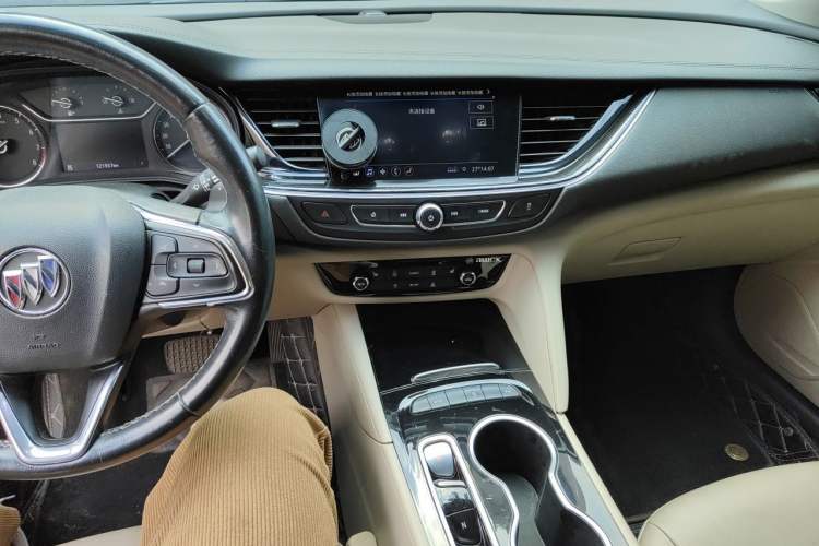 Used Buick Regal 2020 552T Elite Edition Audio And AC Panel