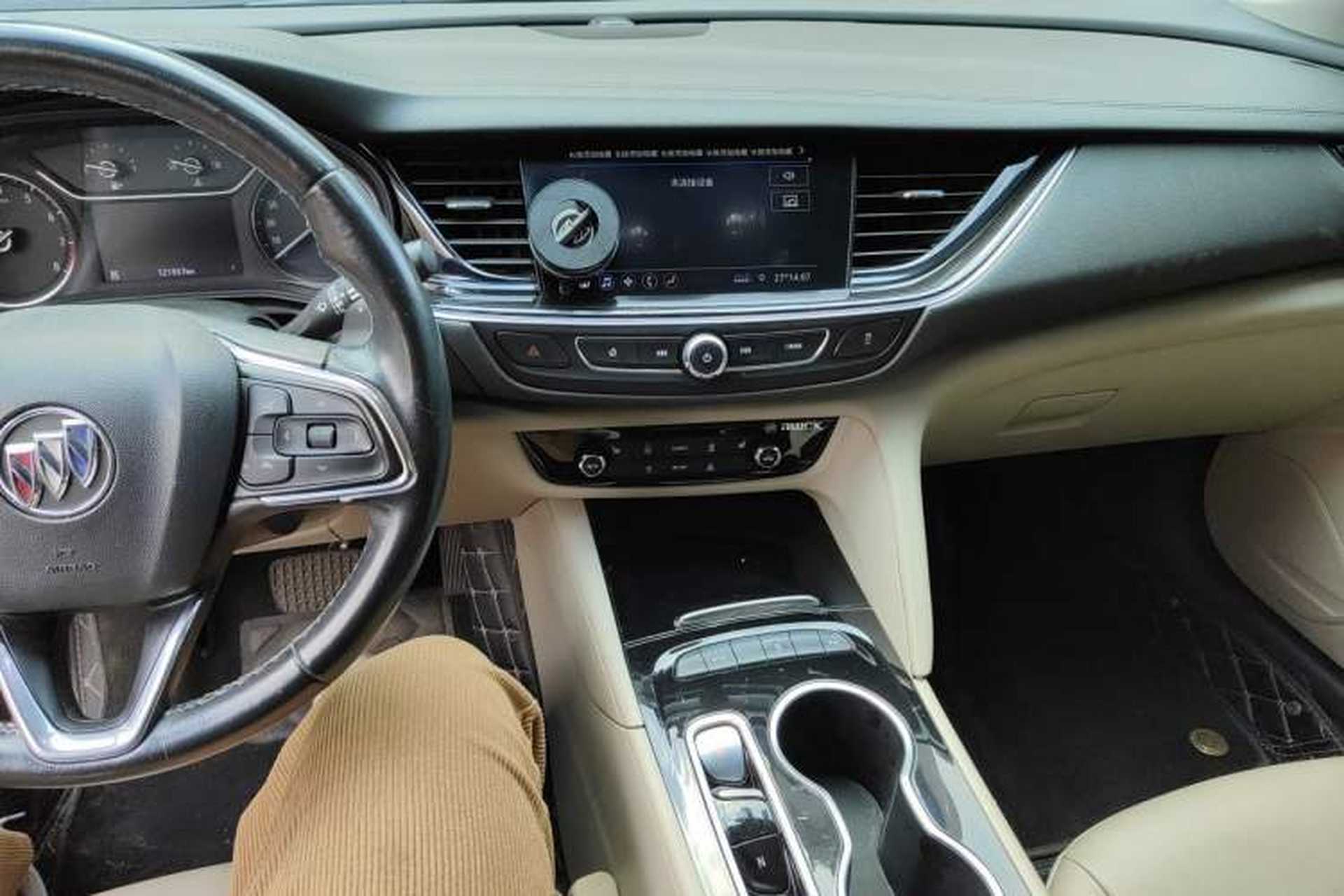 Used Buick Regal 2020 552T Elite Edition Audio And AC Panel