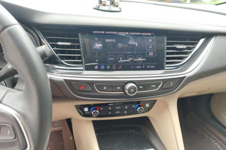 Used Buick Regal 2020 552T Elite Edition Audio And AC Panel