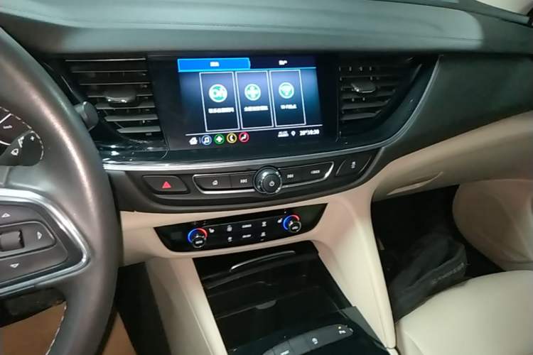 Used Buick Regal 2020 552T Elite Edition Audio And AC Panel