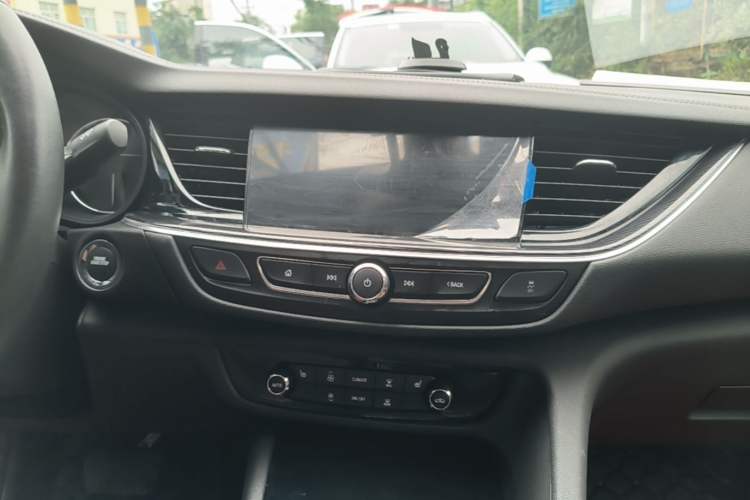 Used Buick Regal 2020 552T Luxury Version Audio And AC Panel