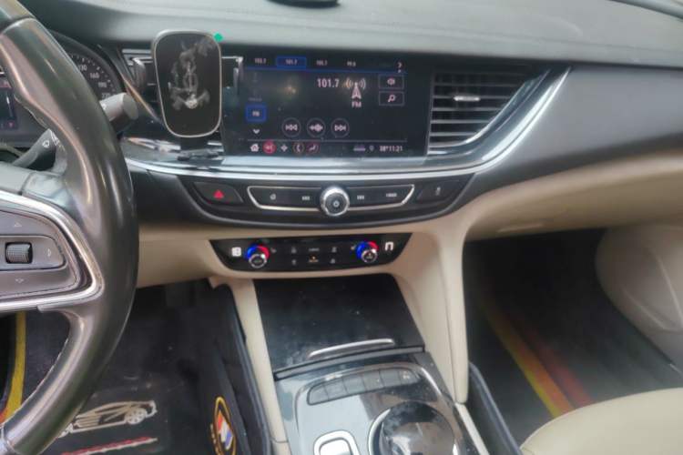 Used Buick Regal 2020 552T Elite Edition Audio And AC Panel